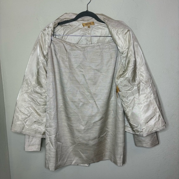 Elegant Women's Cream 2 Piece Suit Size 16 - Picture 8 of 11